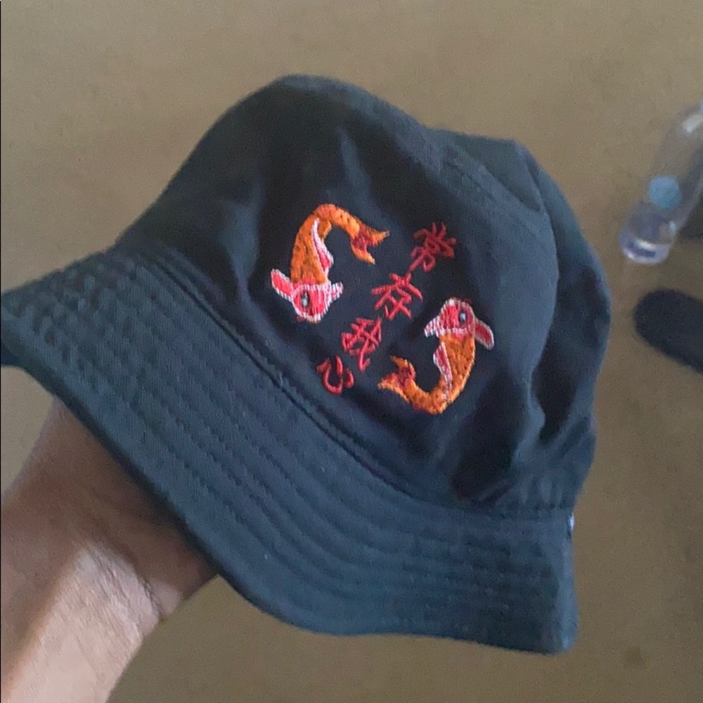 Bucket hat